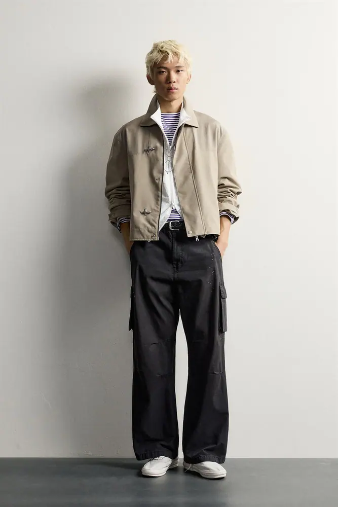 کاپشن و کت زارا مردانه مدل METAL FROG FASTENING CROPPED FIT JACKET کد